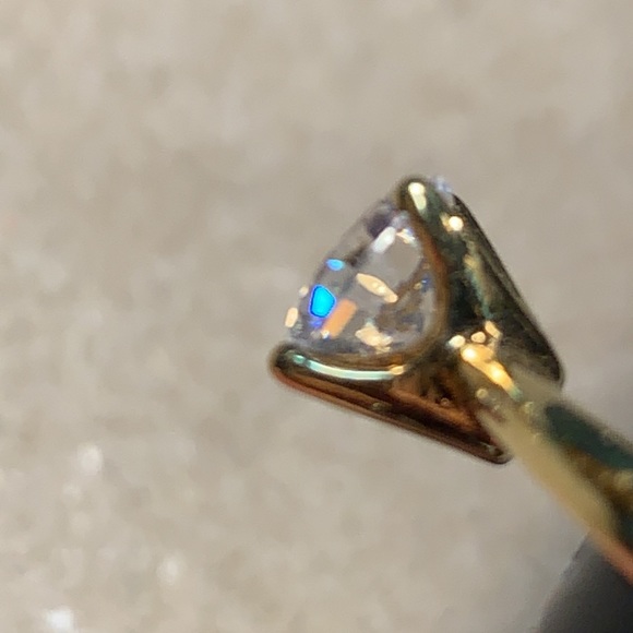 Stunning cubic zirconia engagement style ring. Adjustable! - Picture 9 of 16